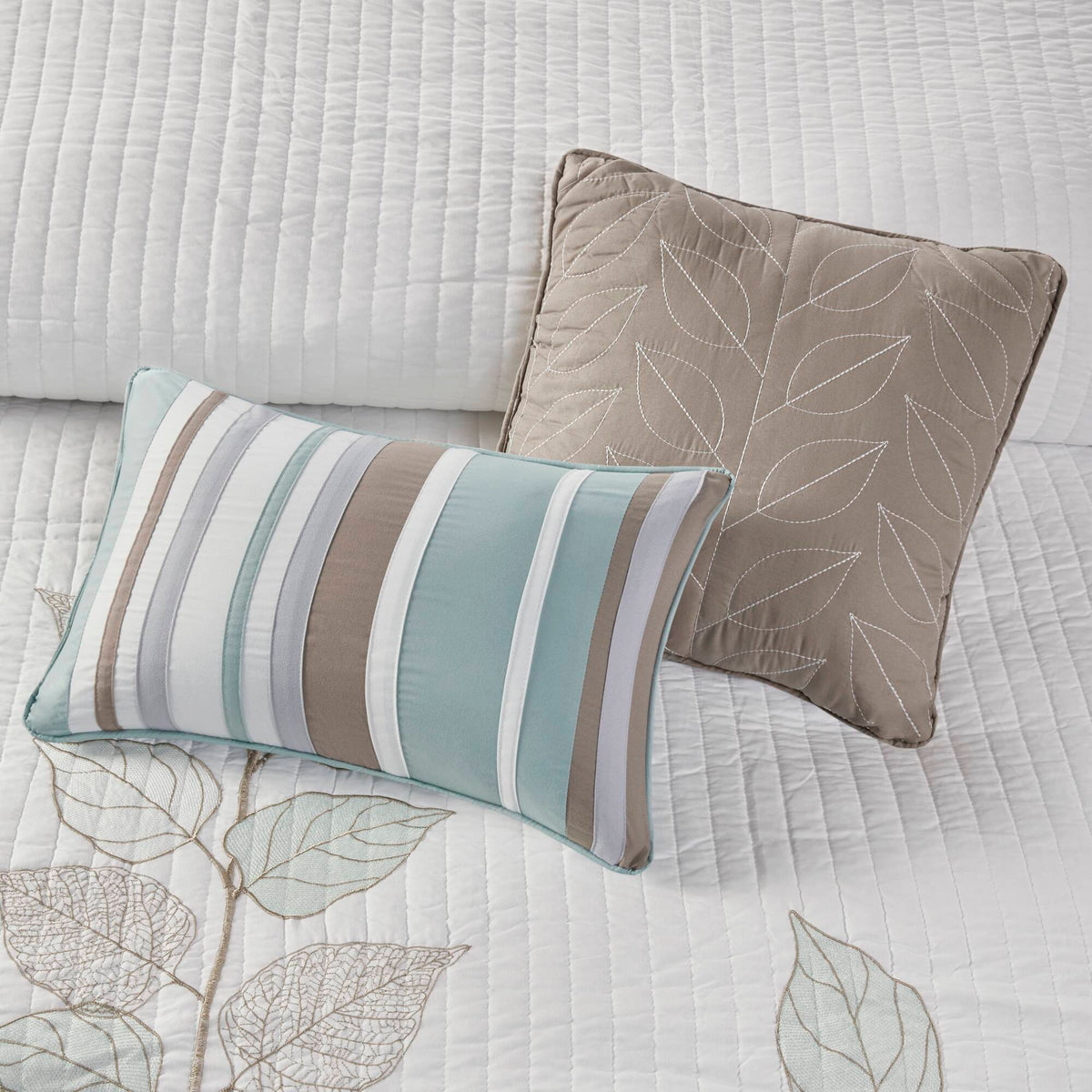 Caelie 6 Piece Embroidered Quilt Set with Throw Pillows - Blue