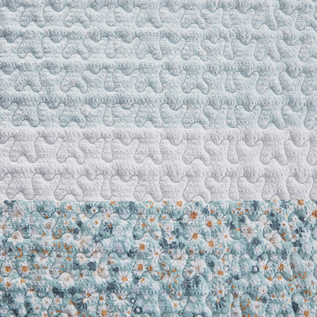 Caralie 4 Piece Seersucker Quilt Set with Throw Pillow - Aqua