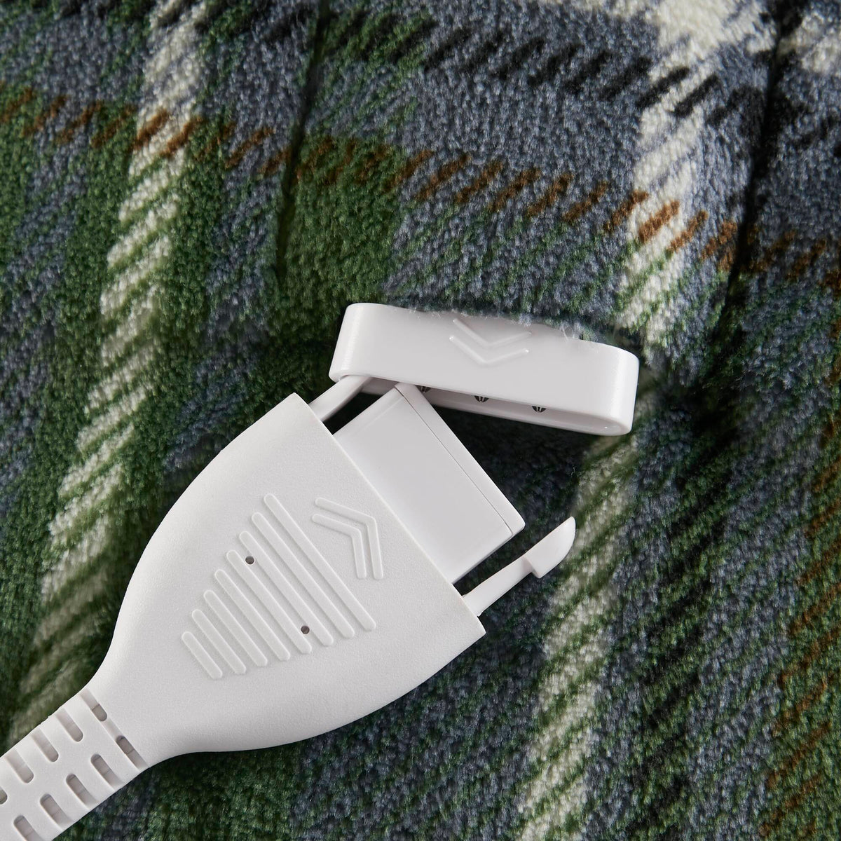 Print Plush to Sherpa Heated Throw - Green Plaid