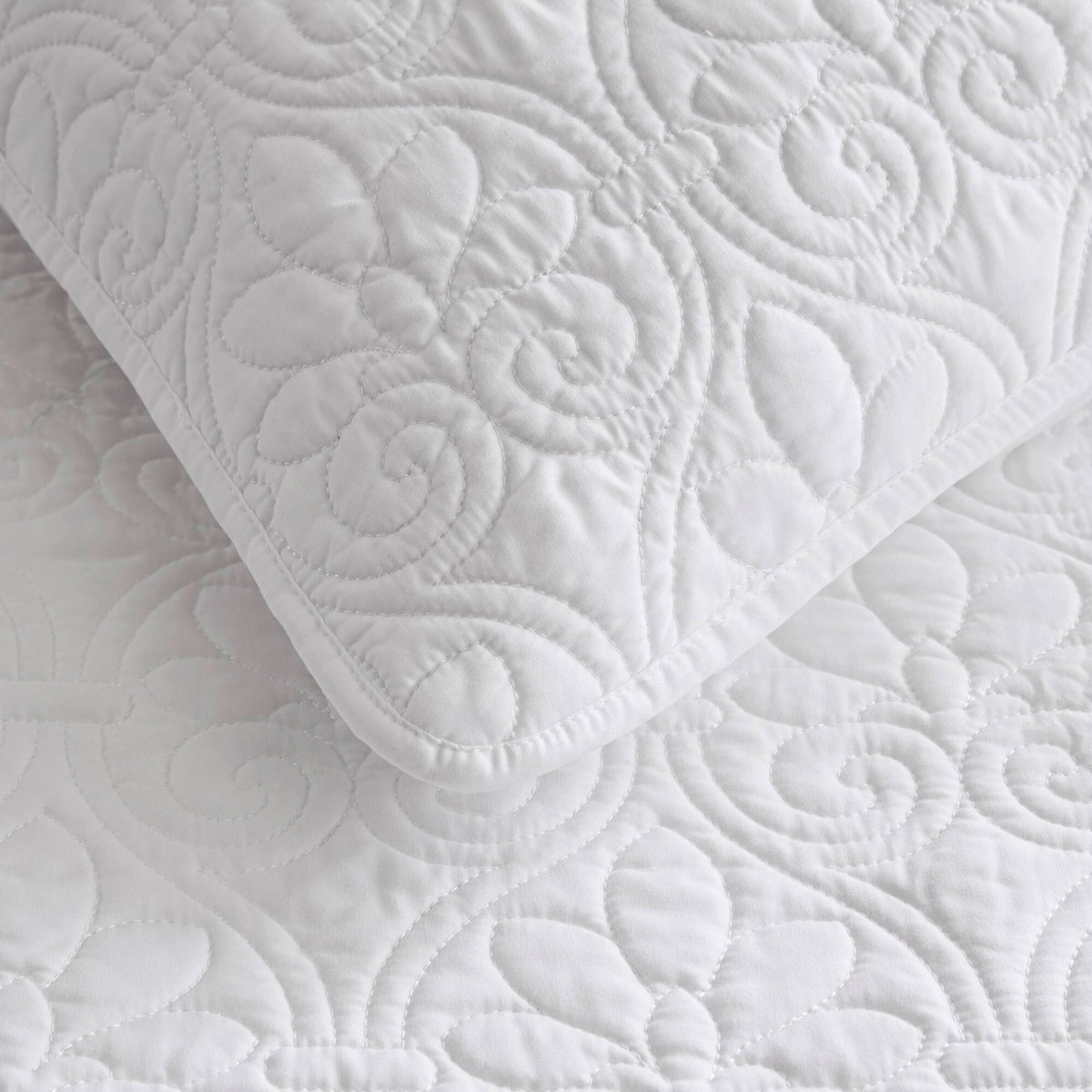 Quebec Reversible Bedspread Set - White
