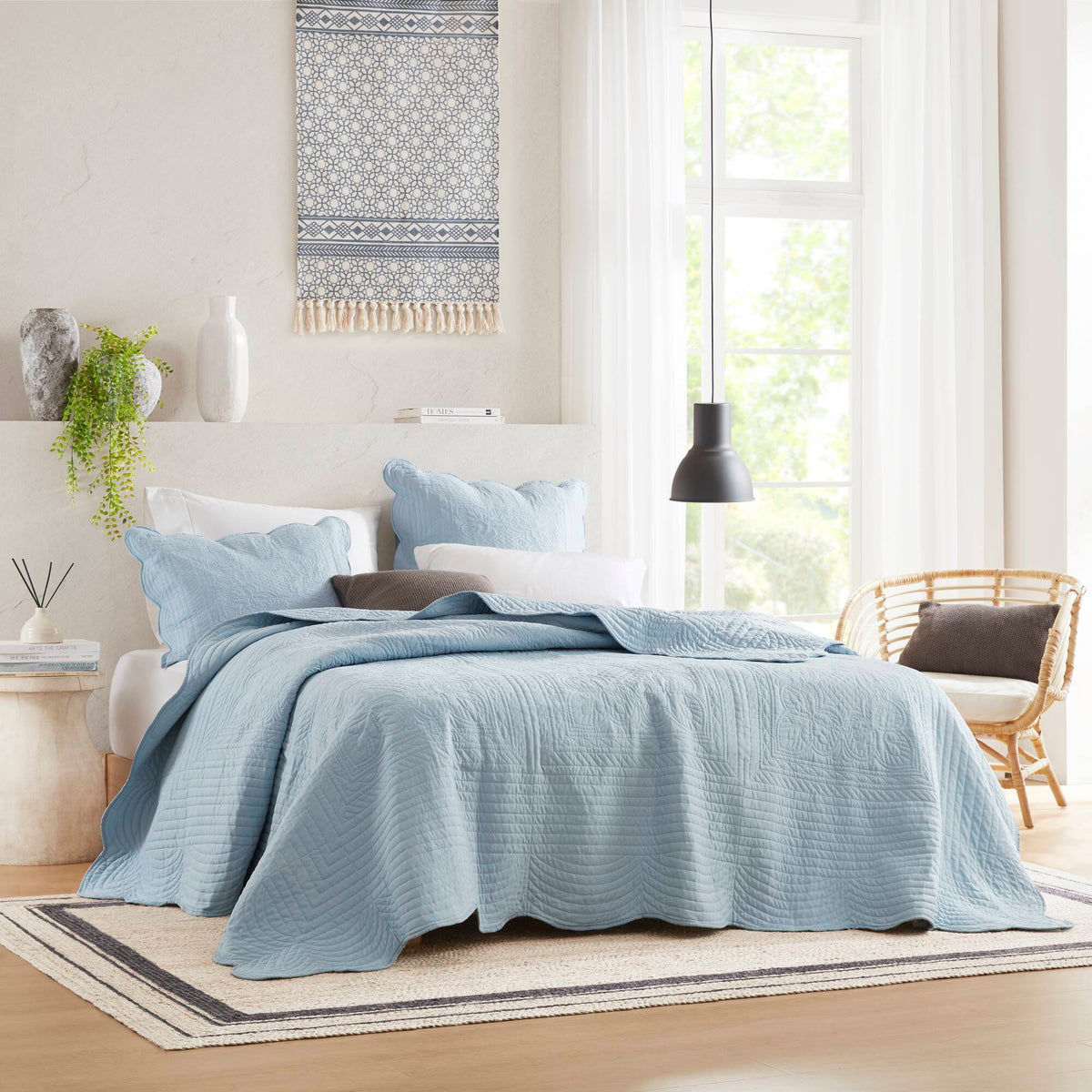 Tuscany 3 Piece Reversible Scalloped Edge Quilt Set - Blue