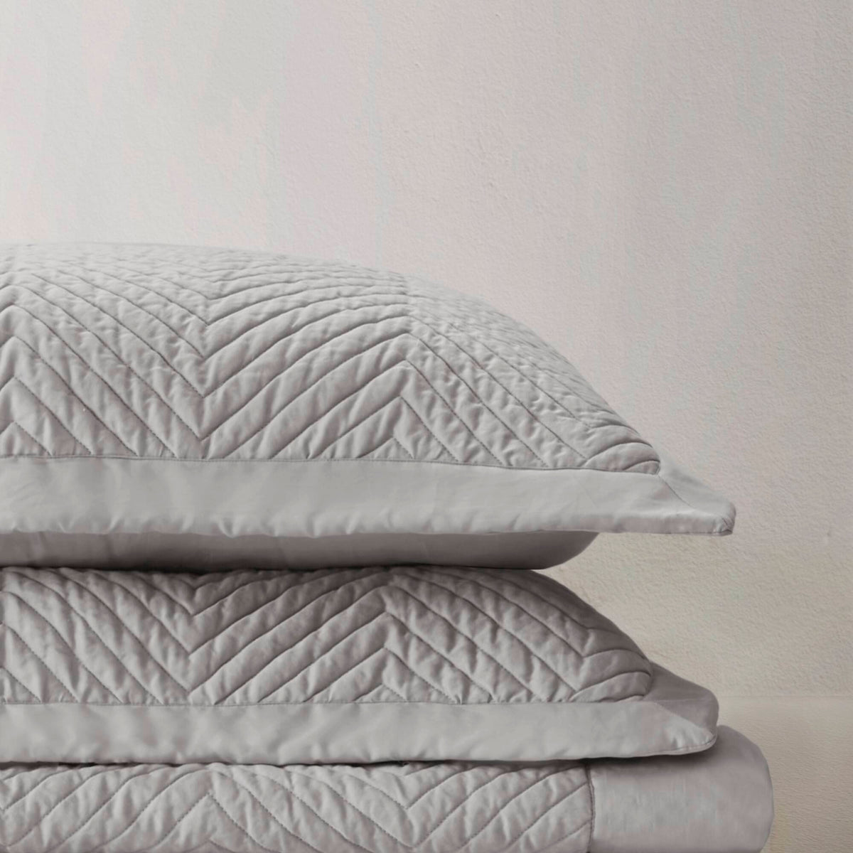 Liam Hotel 3 Piece Cotton Quilt Set - Light Gray
