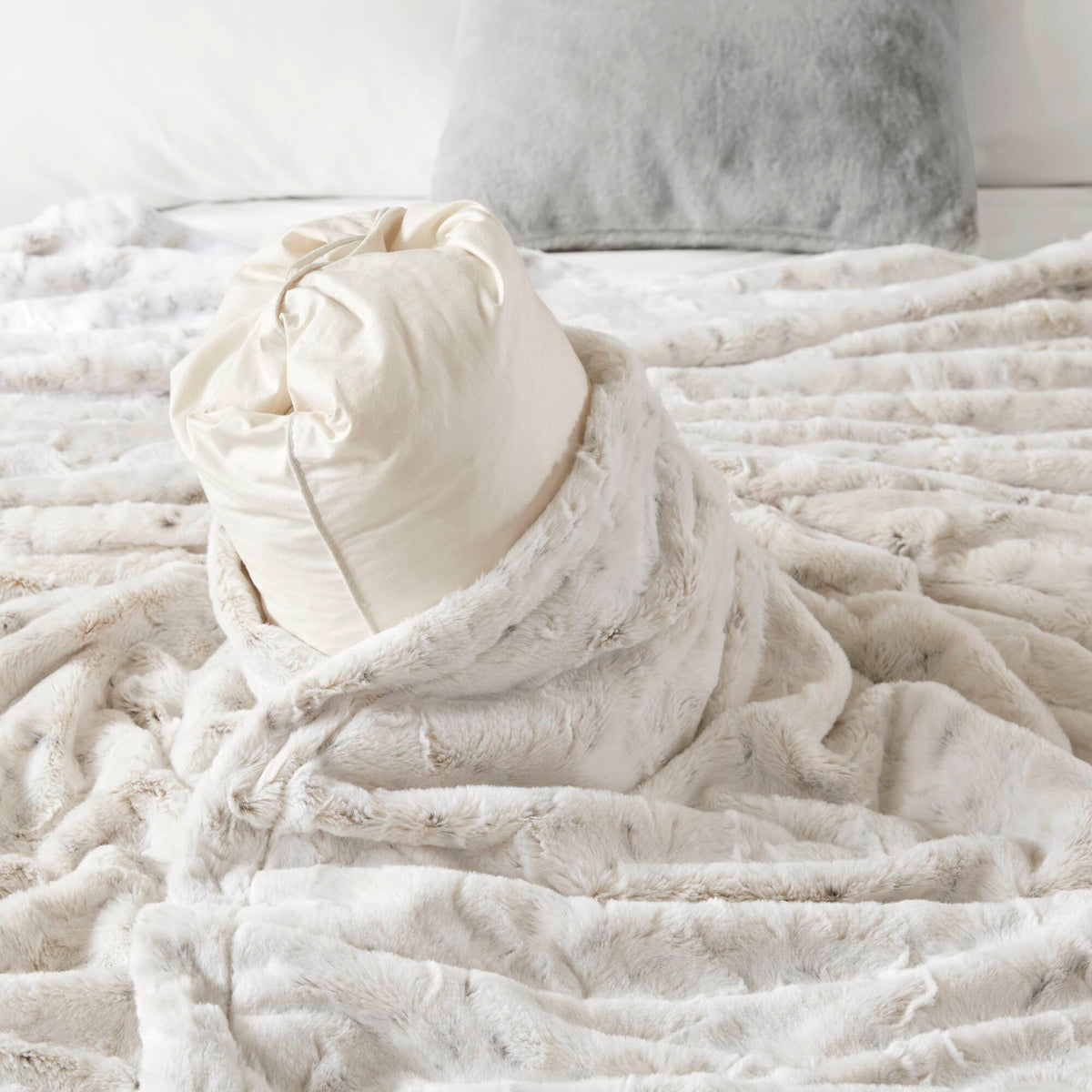 Zuri Faux Fur Blanket - Snow Leopard