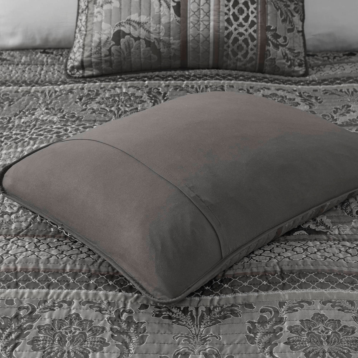Bellagio 6 Piece Jacquard Quilt Set with Throw Pillows - Grey