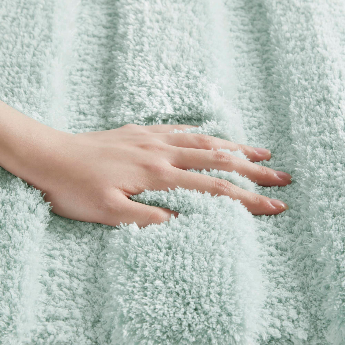 Tufted Pearl Channel Rug - Seafoam