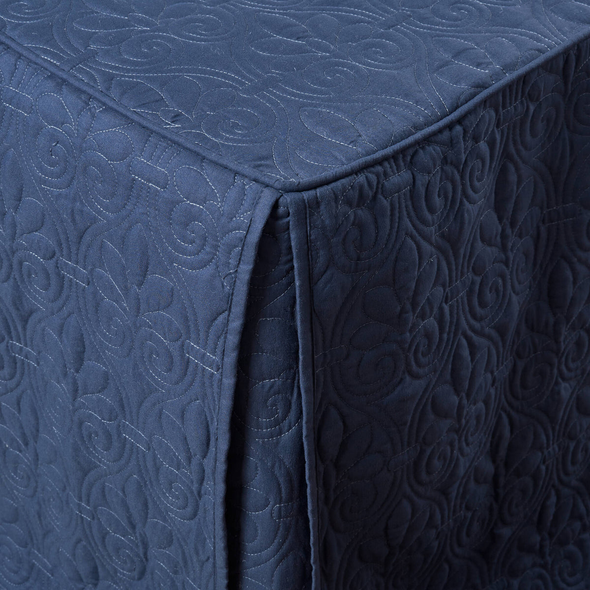 Quebec 3 Piece Split Corner Pleated Quilted Bedspread - Navy