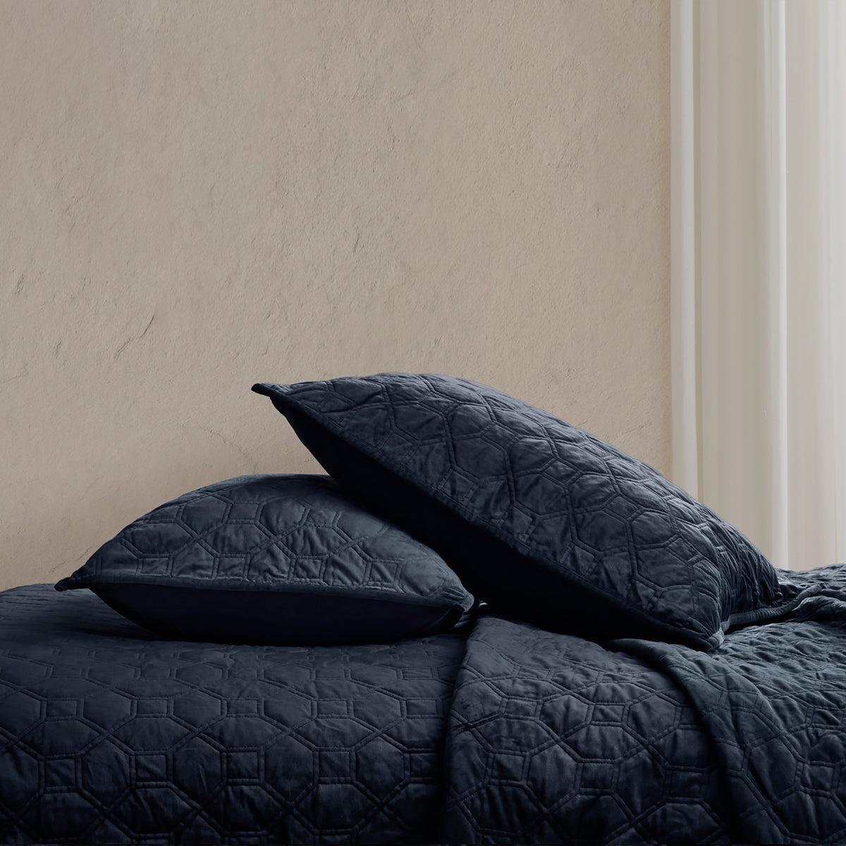 Harper 3 Piece Velvet Quilt Set - Navy
