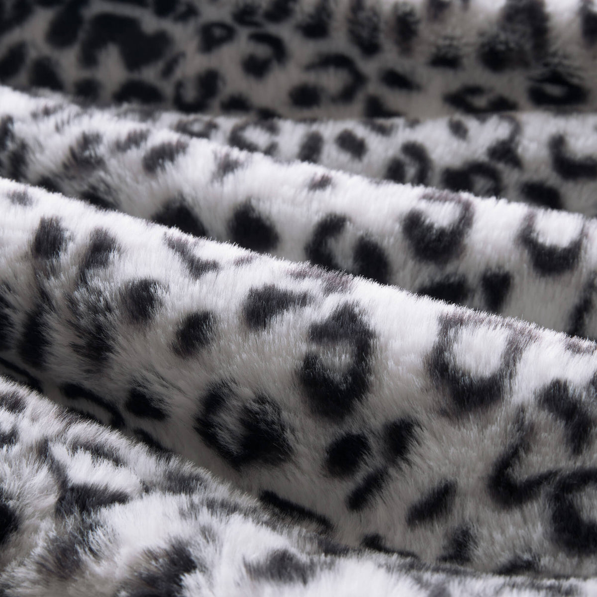 Heated Zuri Luxe Heated Throw - Snow Leopard