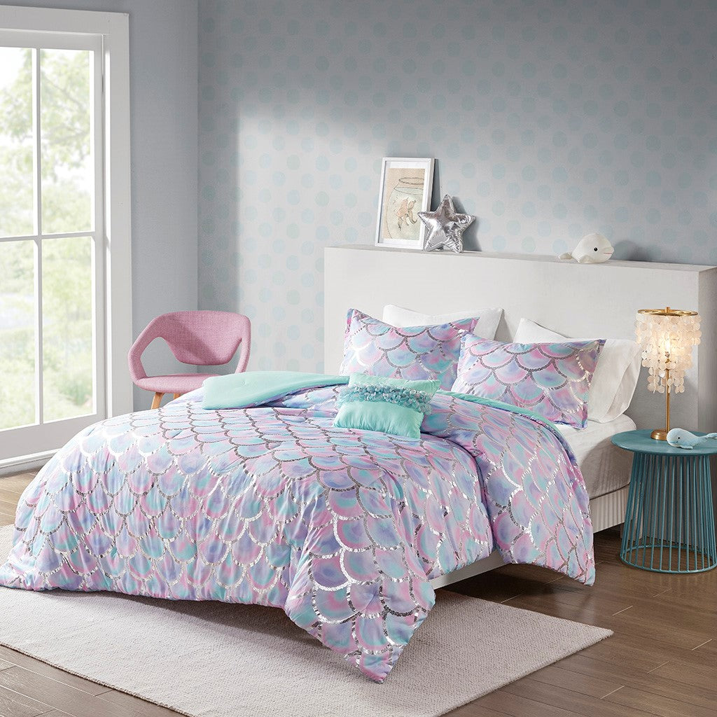 Pearl Metallic Printed Reversible Comforter Set