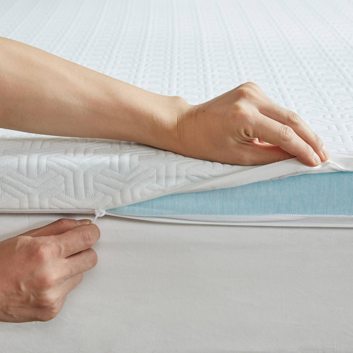 2" Gel Memory Foam with 3M Cover White Mattress Topper Mattress Topper By Olliix/JLA HOME (E & E Co., Ltd)