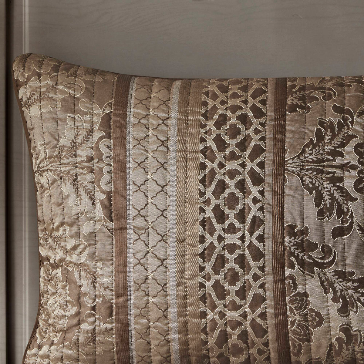 Bellagio 6 Piece Jacquard Quilt Set with Throw Pillows - Brown/Gold