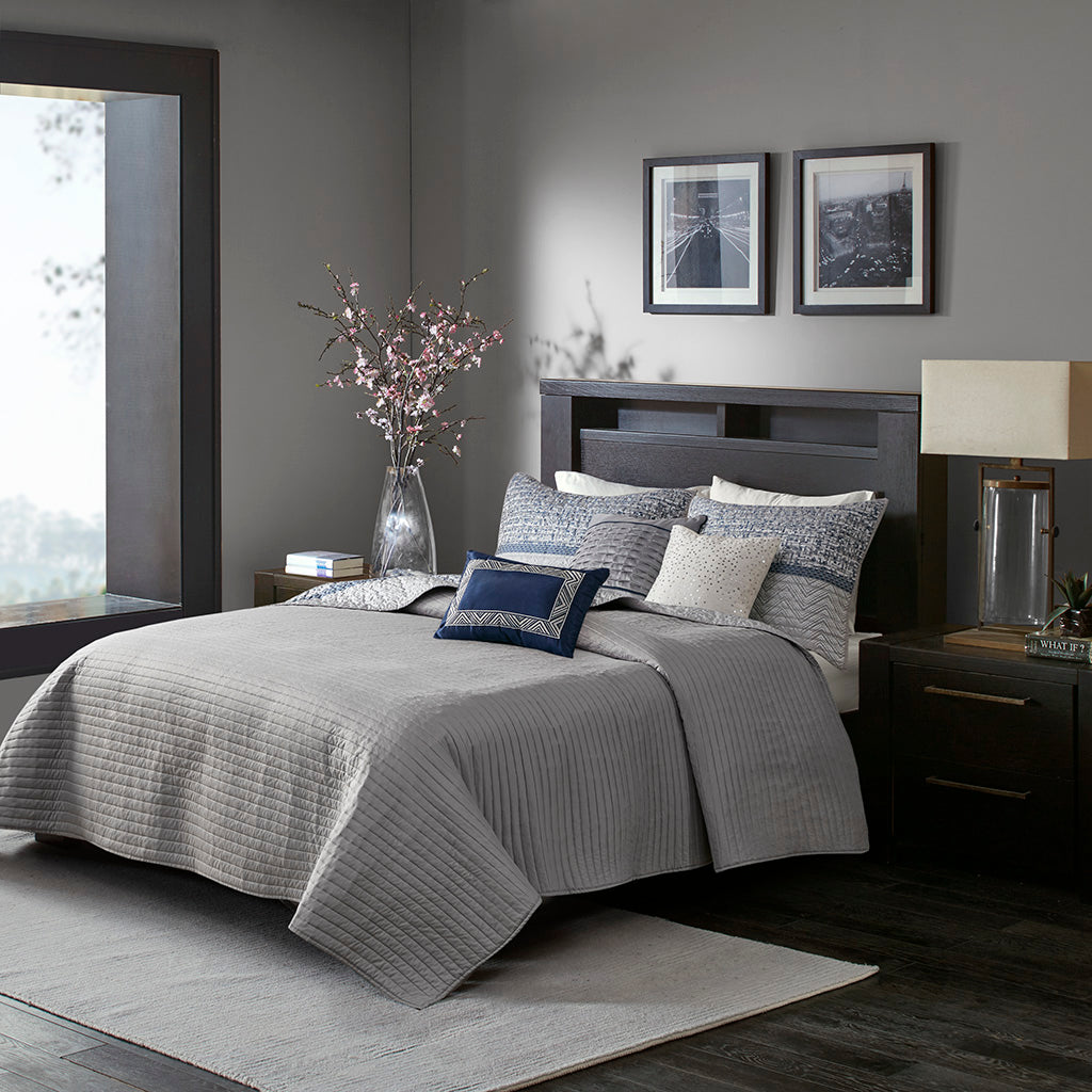 Rhapsody 6 Piece Reversible Jacquard Quilt Set with Throw Pillows - Navy