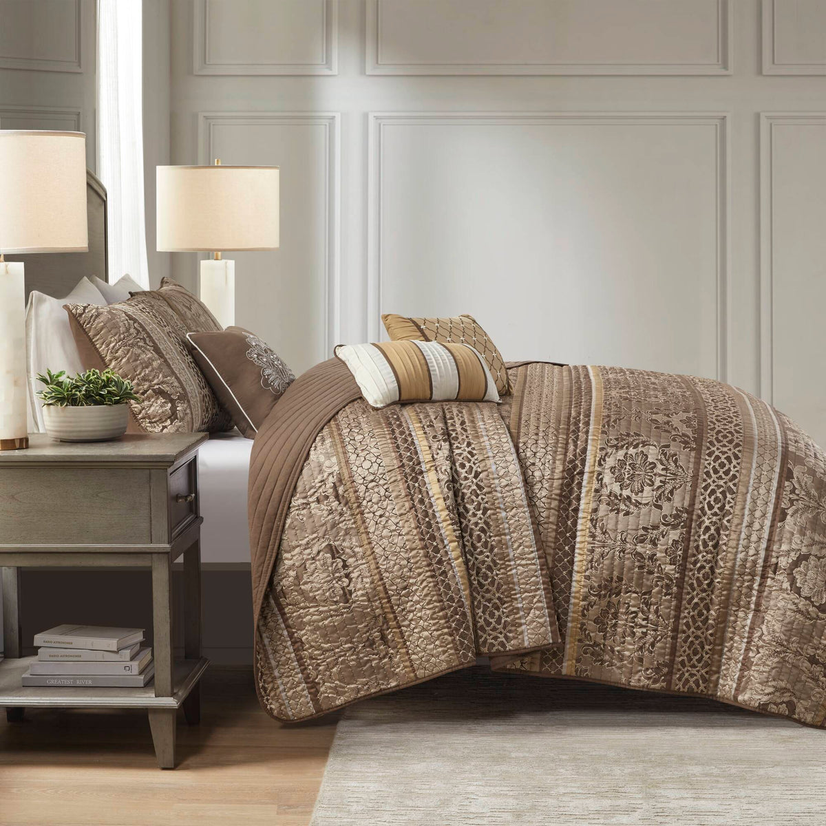 Bellagio 6 Piece Jacquard Quilt Set with Throw Pillows - Brown/Gold