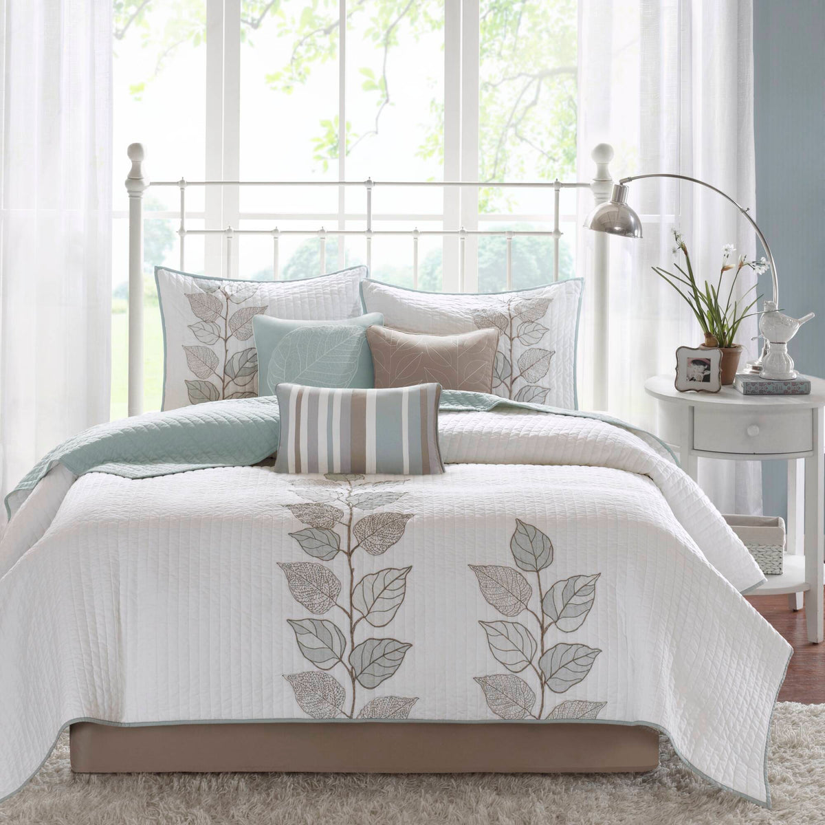 Caelie 6 Piece Embroidered Quilt Set with Throw Pillows - Blue