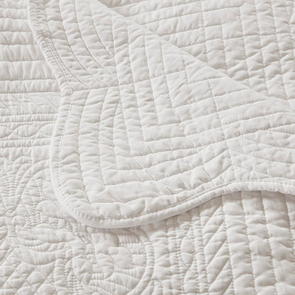 Tuscany Oversized Quilted Throw with Scalloped Edges - White