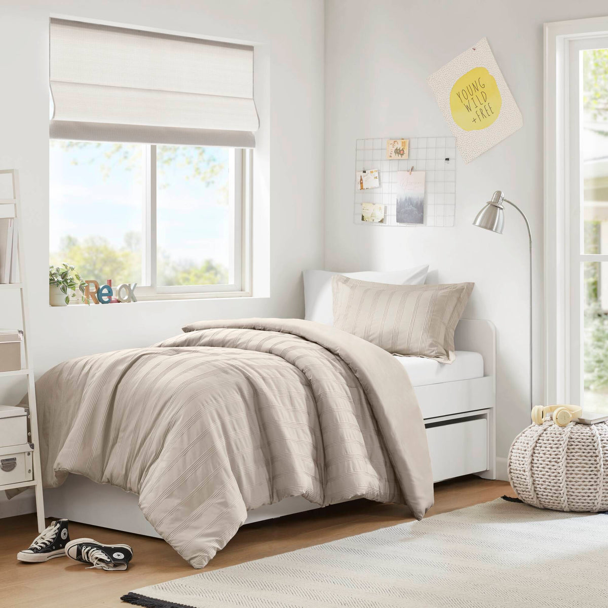 Logan Striped Reversible Pintuck Pleated Duvet Set - Neutral