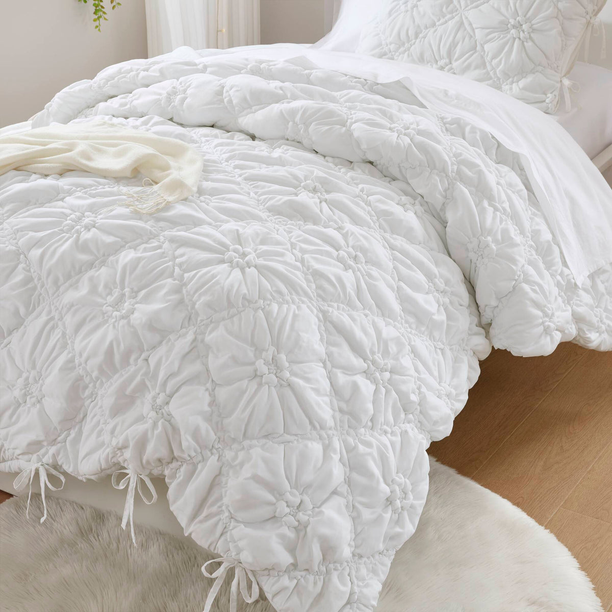 Lily Comforter Set - White