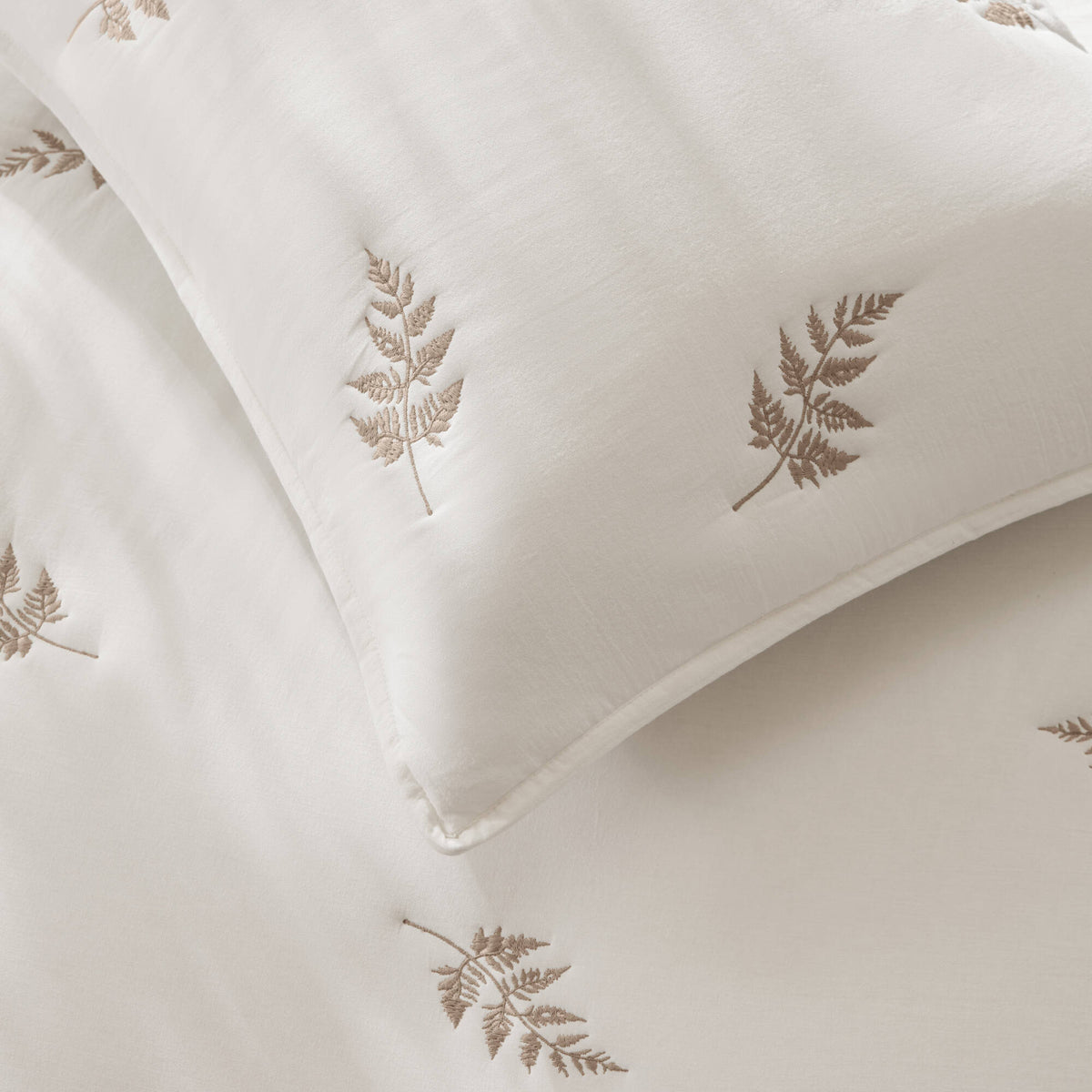 Willow Embroidered Botanical 100% Cotton Lightweight 3 Piece Quilt Set - White/Tan