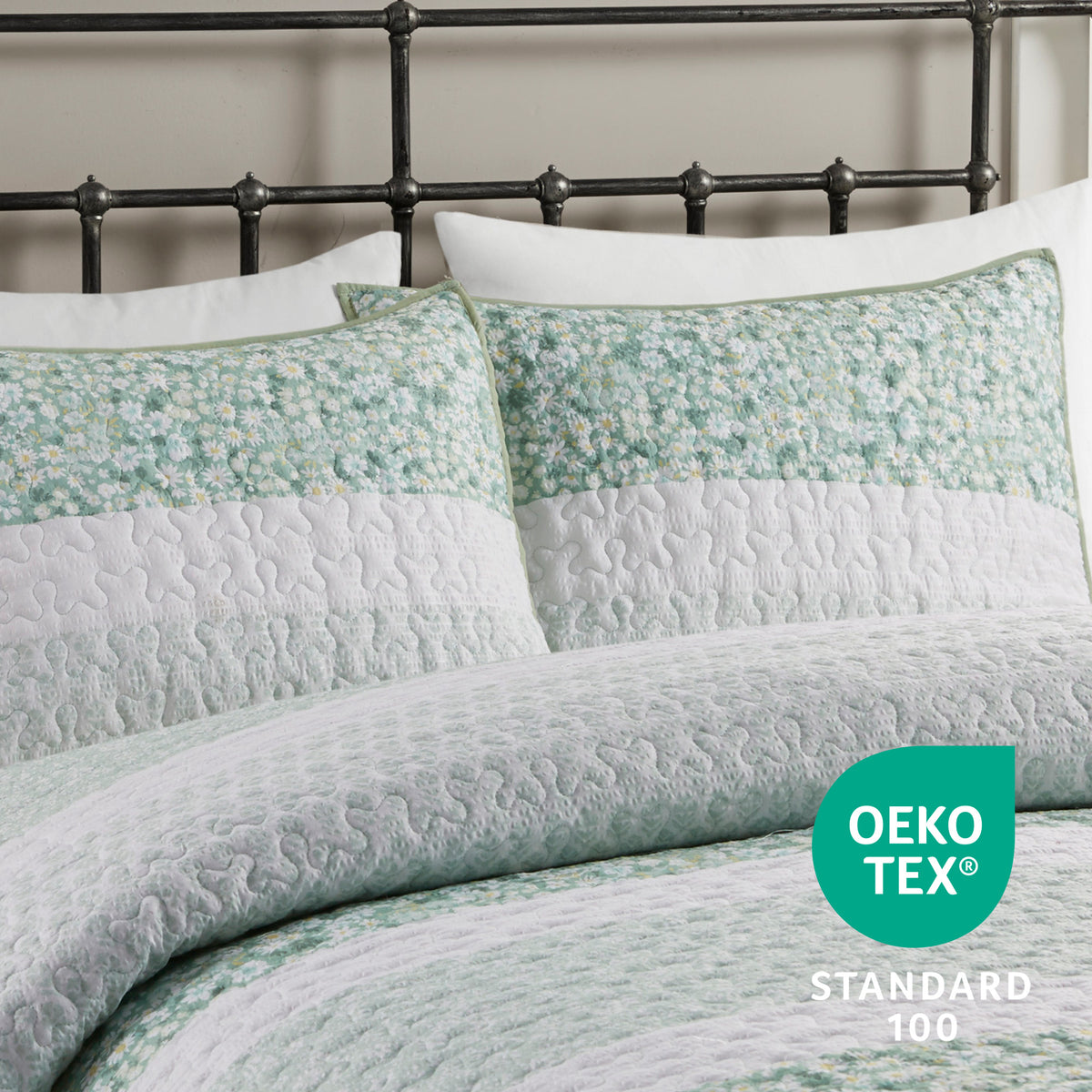 Caralie 4 Piece Seersucker Quilt Set with Throw Pillow - Green