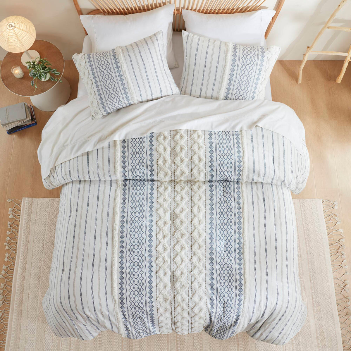 Imani Cotton Printed Comforter Set with Chenille - White/Navy