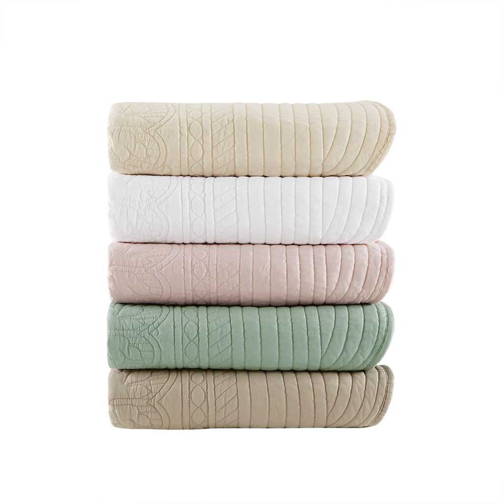 Tuscany Oversized Quilted Throw with Scalloped Edges - White