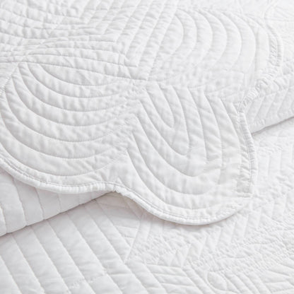 Tuscany 3 Piece Reversible Scalloped Edge Quilt Set - White