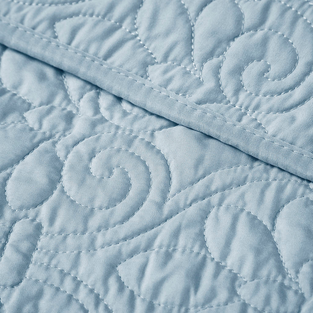 Quebec Oversized Quilted Throw - Blue