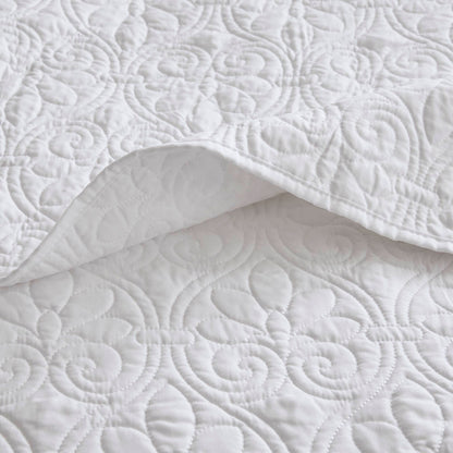Quebec Reversible Quilt Set - White