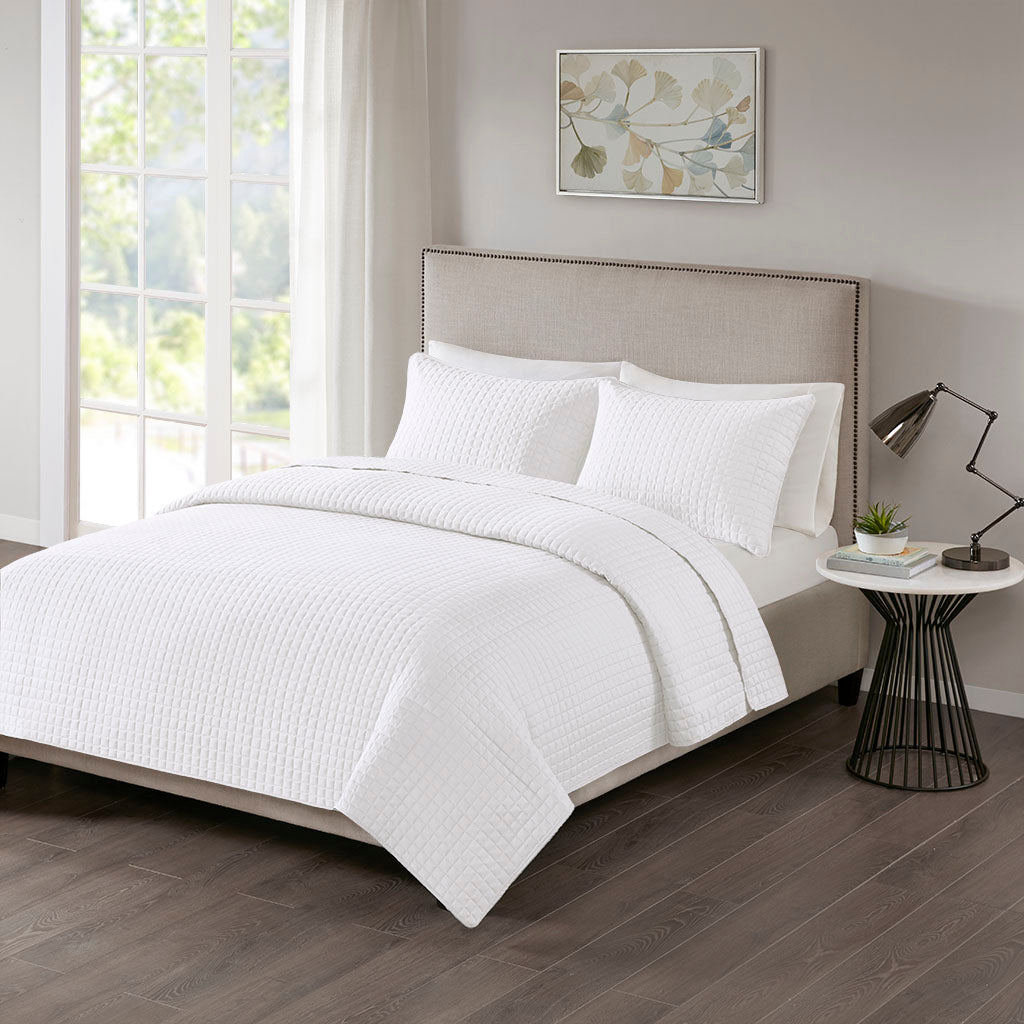 Otto 3 Piece Reversible Quilt Set - White