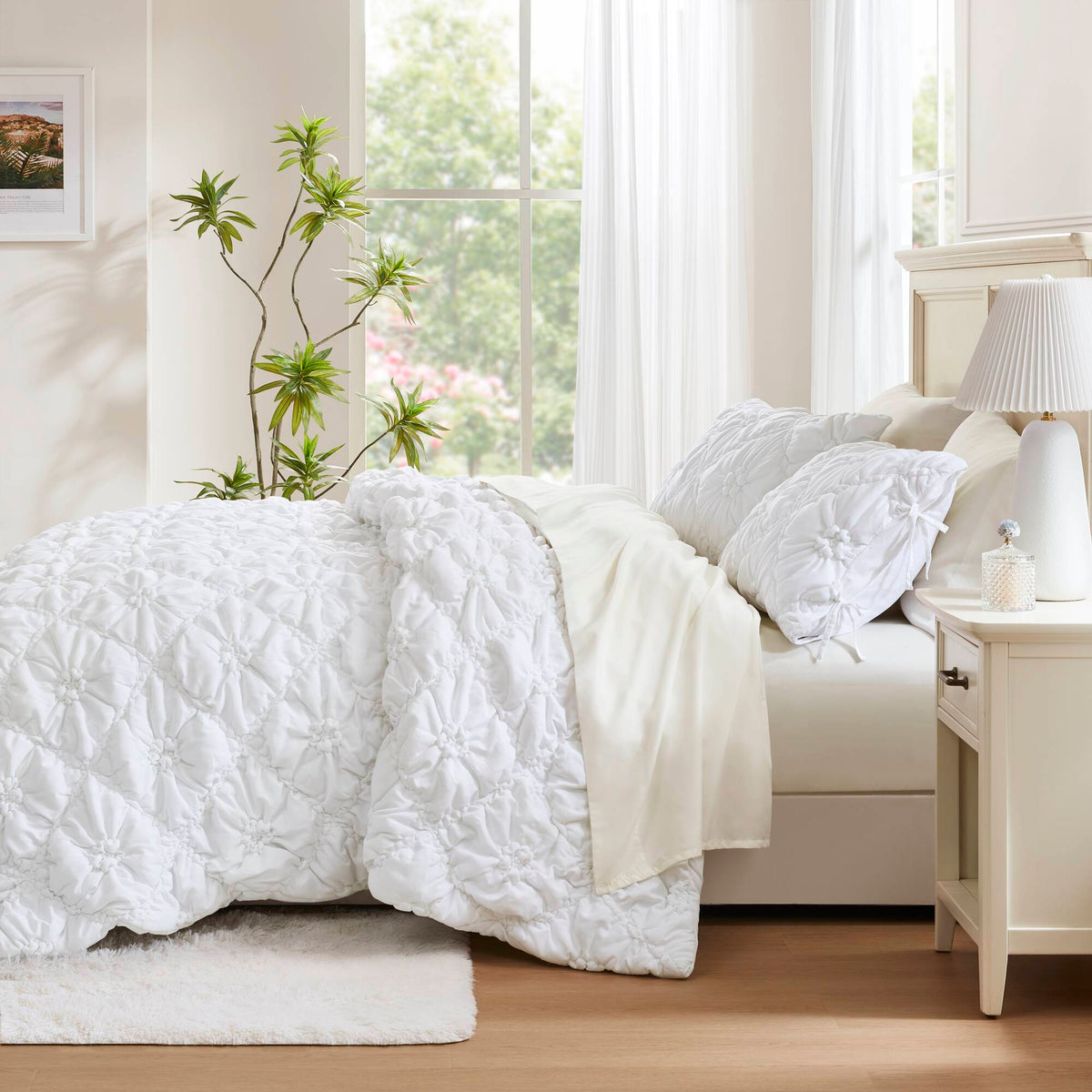 Lily Comforter Set - White