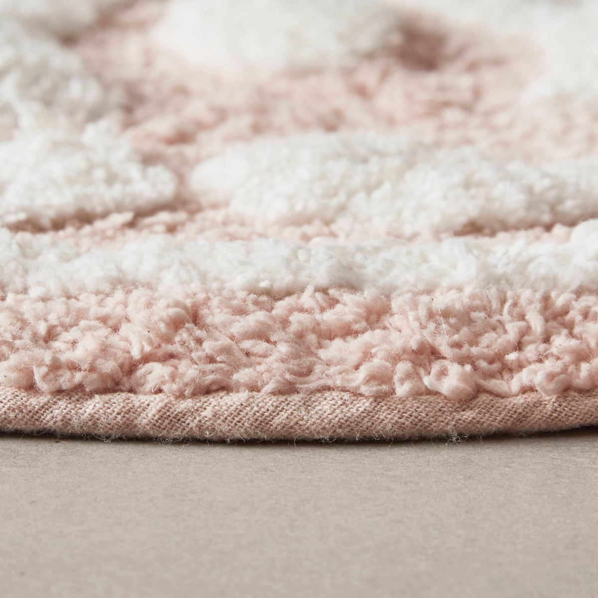 Casablanca Medallion Cotton Tufted Bath Rug - Pink