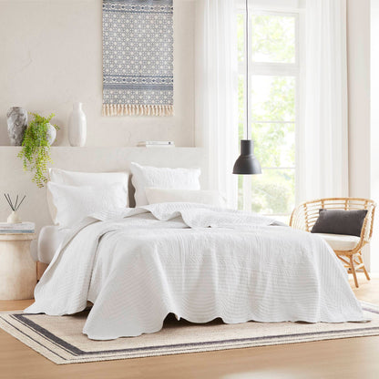 Tuscany 3 Piece Reversible Scalloped Edge Quilt Set - White