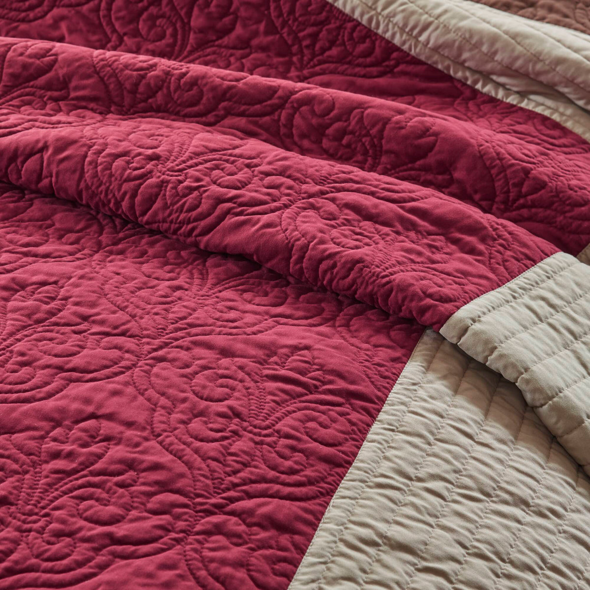 Attingham 7 Piece Quilt Set with Euro Shams and Throw Pillows - Red