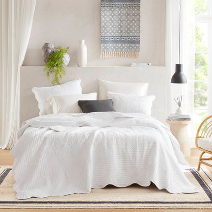 Tuscany 3 Piece Reversible Scalloped Edge Quilt Set - White