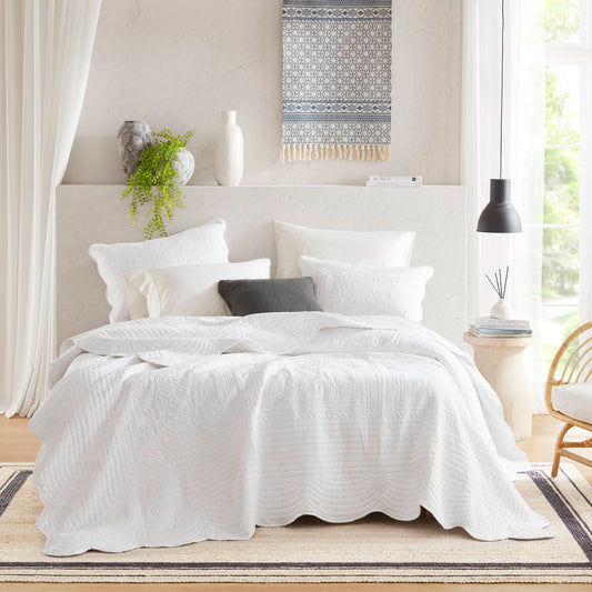 Tuscany 3 Piece Reversible Scalloped Edge Quilt Set - White