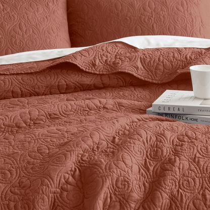 Quebec Reversible Quilt Set - Clay Red