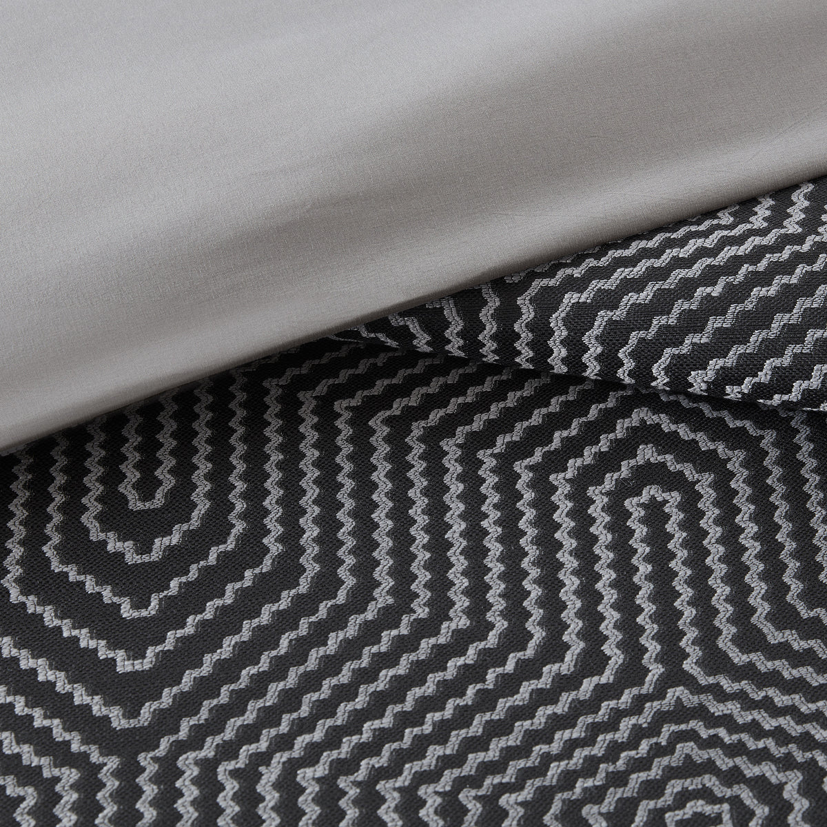 Shades of Serenity Jacquard Comforter Set - Black