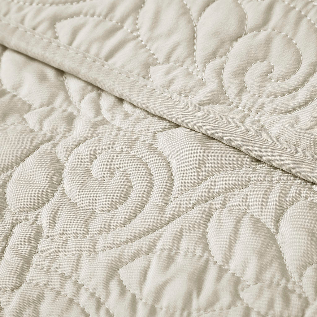 Quebec Oversized Quilted Throw - Ivory