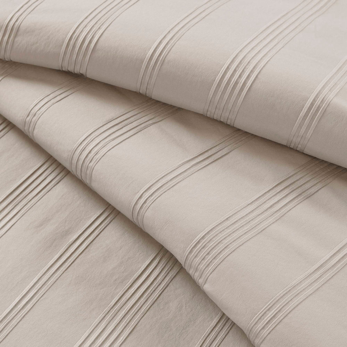 Logan Striped Reversible Pintuck Pleated Duvet Set - Neutral