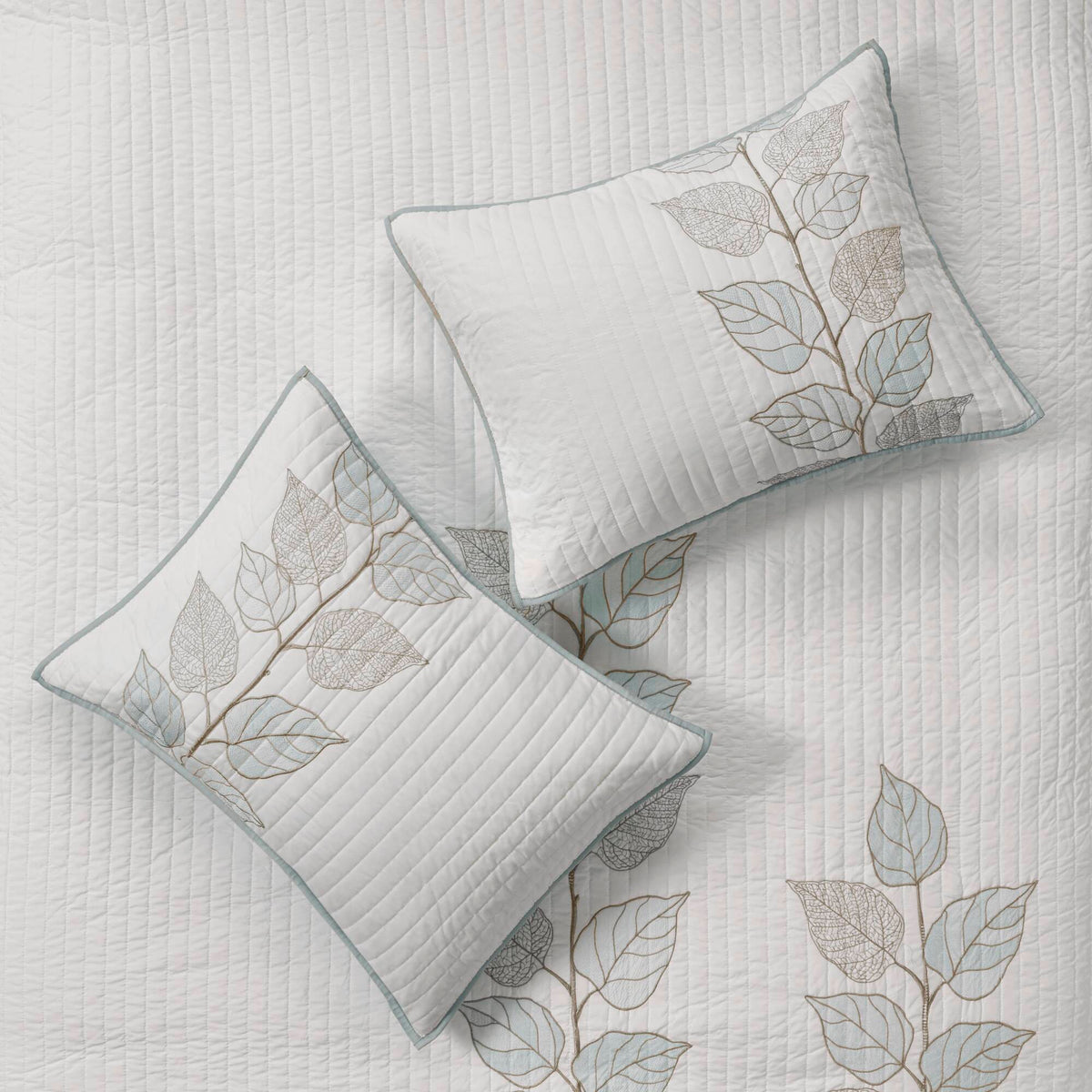 Caelie 6 Piece Embroidered Quilt Set with Throw Pillows - Blue
