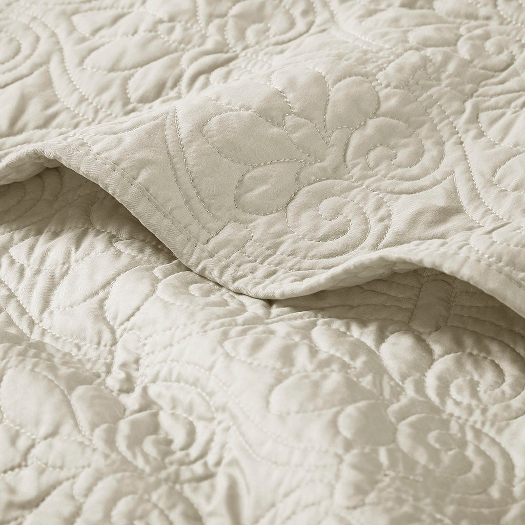Quebec Oversized Quilted Throw - Ivory