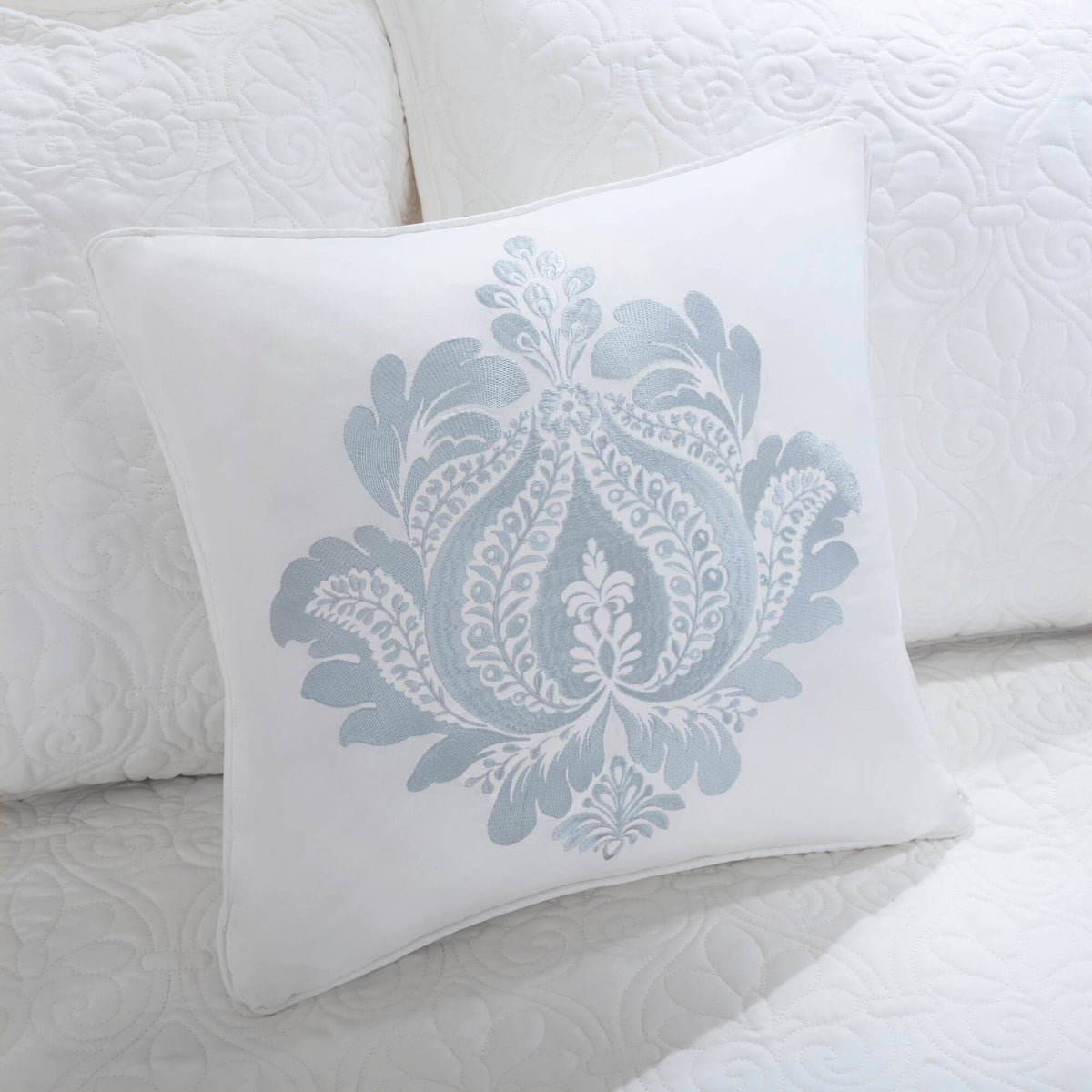 Quebec 6 Piece Reversible Daybed Cover Set - White
