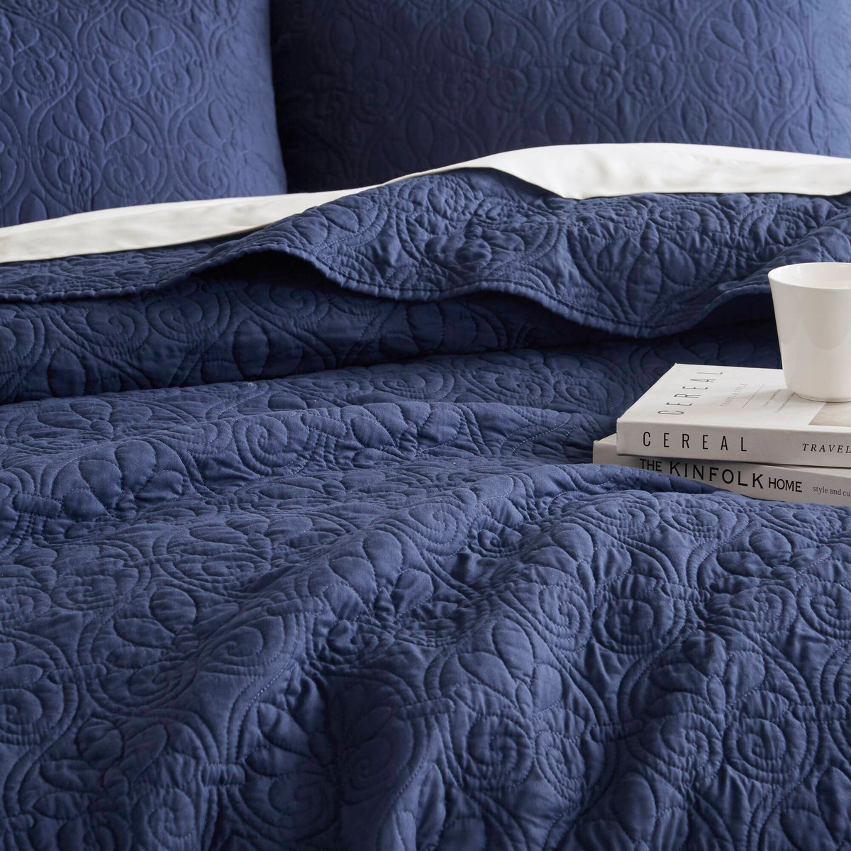 Quebec Reversible Bedspread Set - Navy