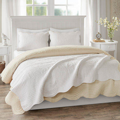 Tuscany Oversized Quilted Throw with Scalloped Edges - White