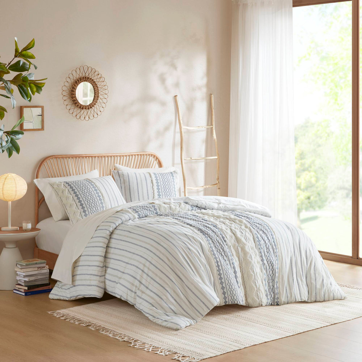 Imani Cotton Printed Duvet Cover Set with Chenille - White/Navy