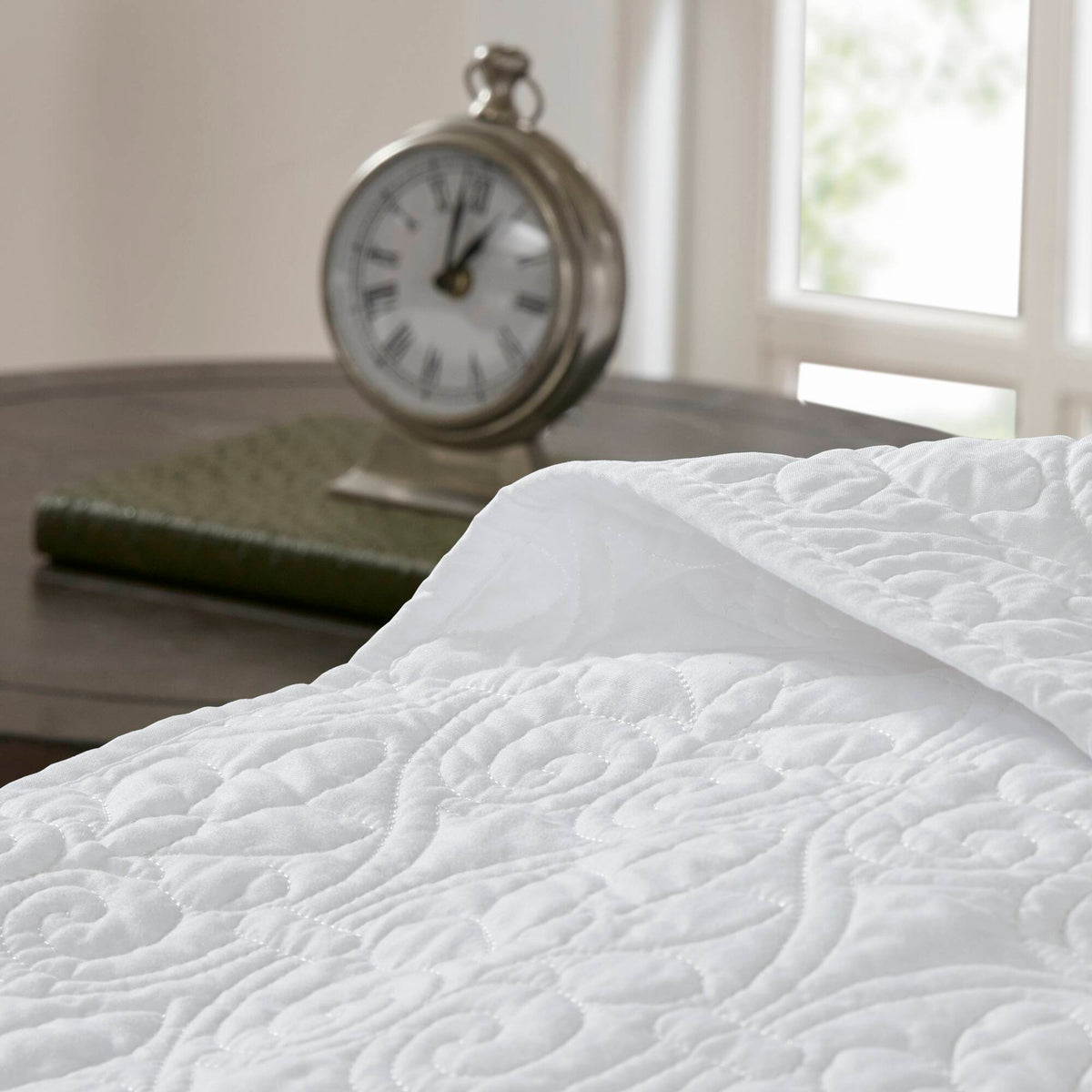 Quebec Reversible Bedspread Set - White