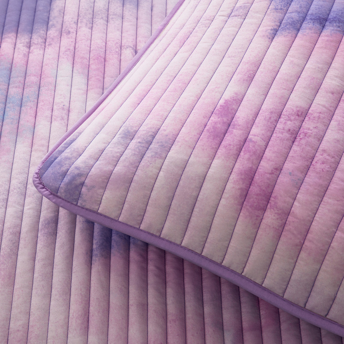 Cassiopeia Watercolor Tie Dye Printed Quilt Set with Throw Pillow - Purple