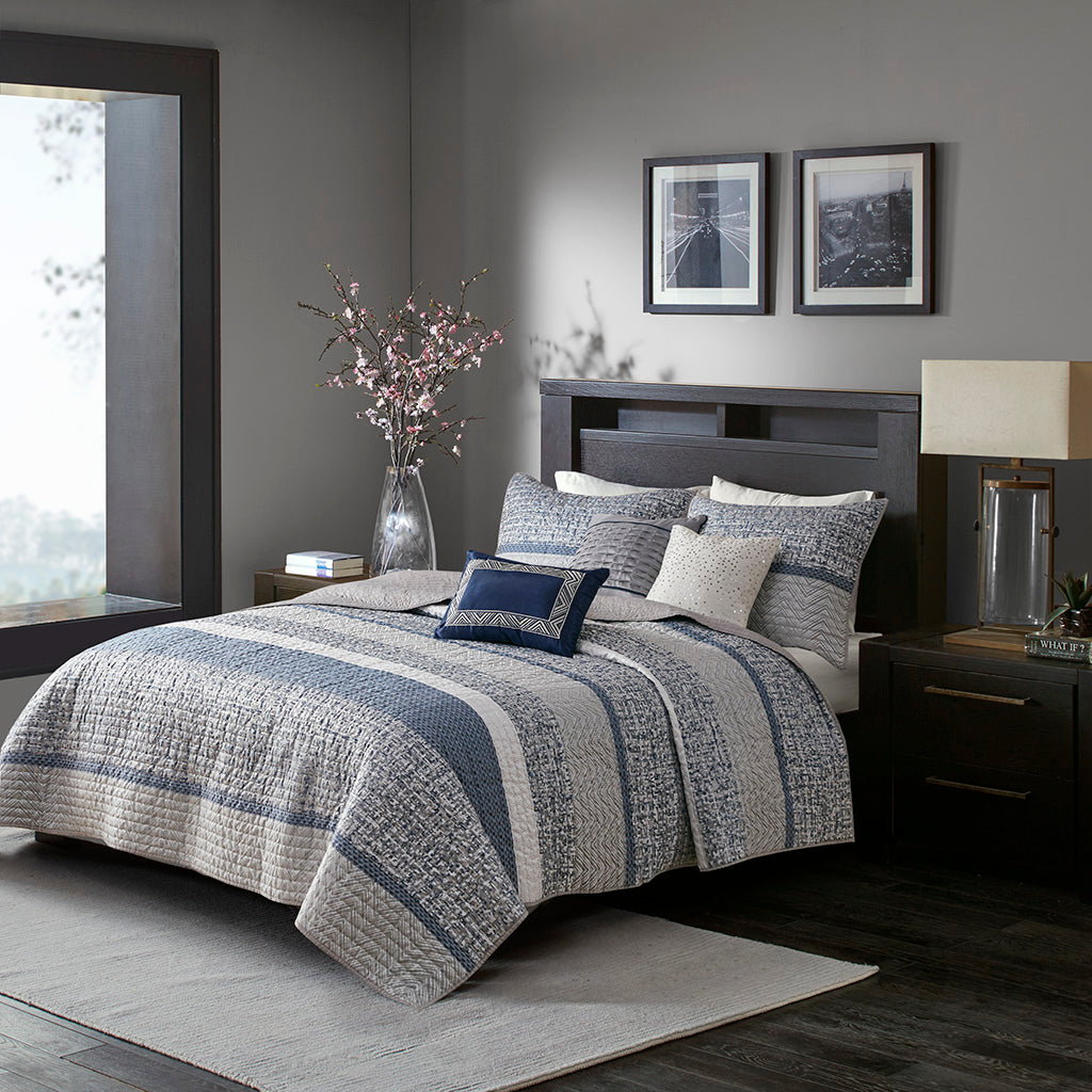 Rhapsody 6 Piece Reversible Jacquard Quilt Set with Throw Pillows - Navy