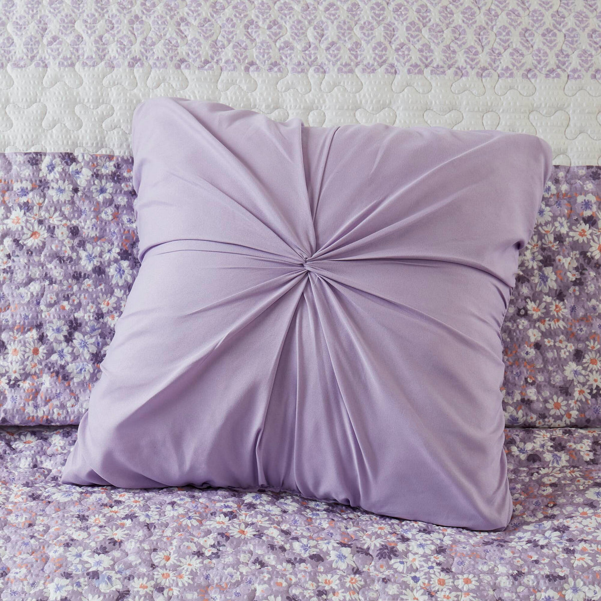 Caralie 4 Piece Seersucker Quilt Set with Throw Pillow - Purple