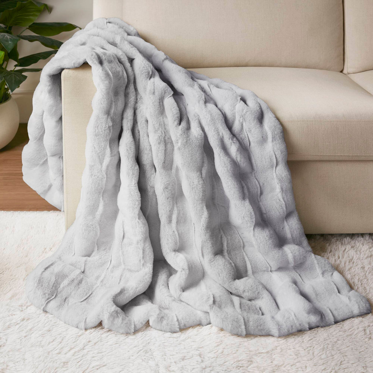 Vivienne Faux Fur Throw - Light Grey